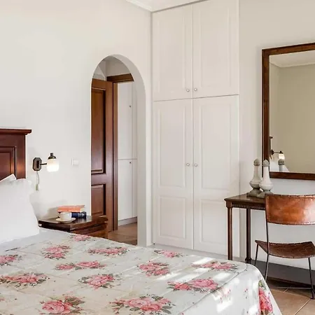 Sleeps 4 Air Con Wifi